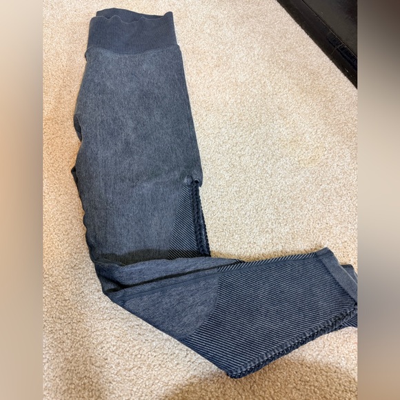 Off-line by AERIE size medium grey leggings - Picture 4 of 5